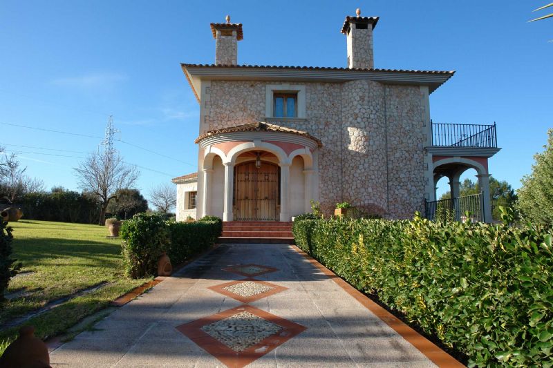 Country houses for Sale in COSTITX, MAJORCA, Spain