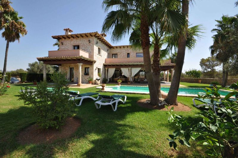 Country houses for Sale in LLUCMAJOR, MAJORCA, Spain