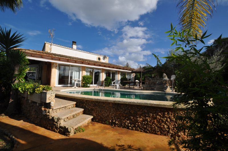 Country houses for Rent in ALCUDIA, MAJORCA, Spain
