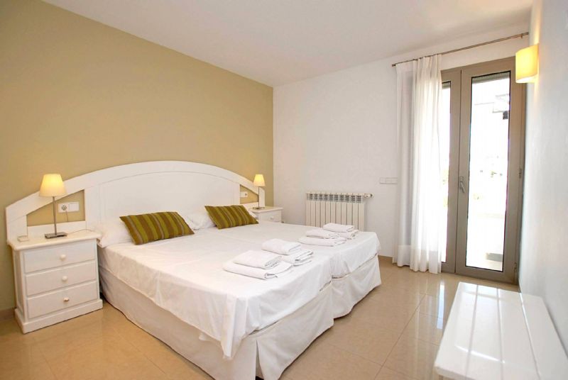 Villas for Rent in Cala Mandia, MANACOR, MAJORCA, Spain