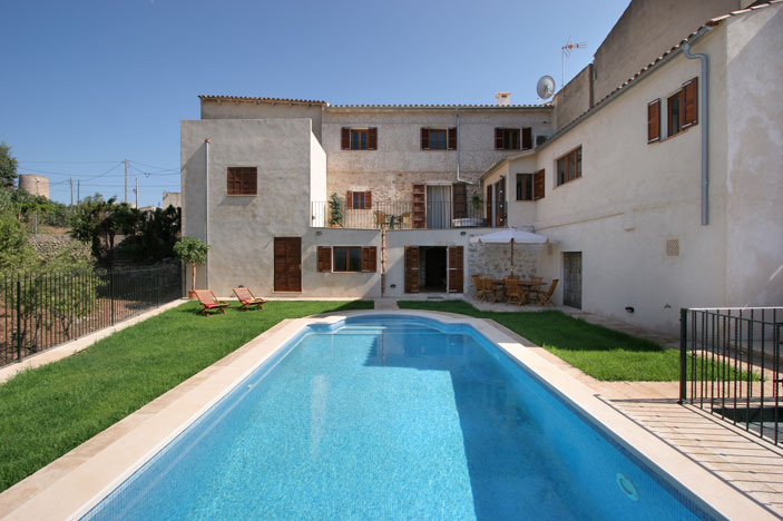 Townhouses for Rent in BUGER, MAJORCA, Spain