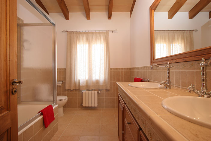 Townhouses for Rent in BUGER, MAJORCA, Spain