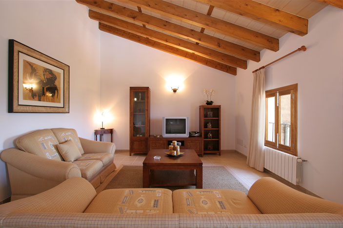 Townhouses for Rent in BUGER, MAJORCA, Spain