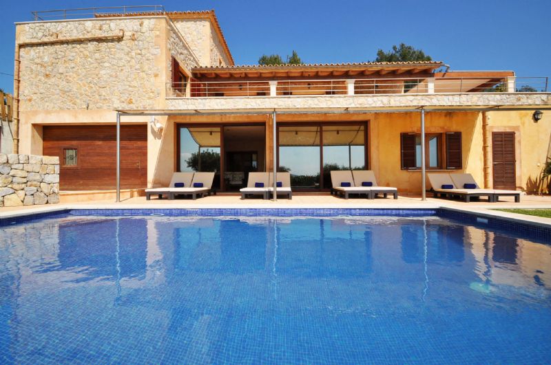 Country houses for Rent in ALCUDIA, MAJORCA, Spain