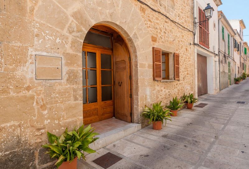 Townhouses for Rent in ALCUDIA, MAJORCA, Spain