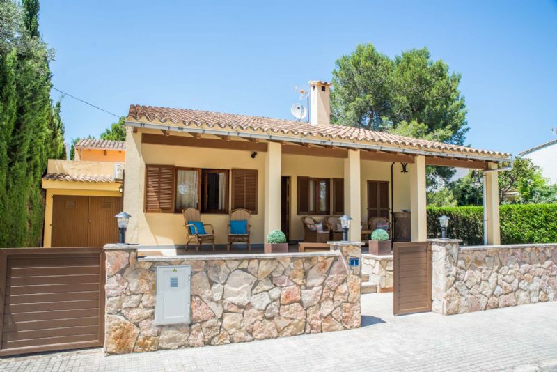 Villas for Rent in ALCUDIA, MAJORCA, Spain