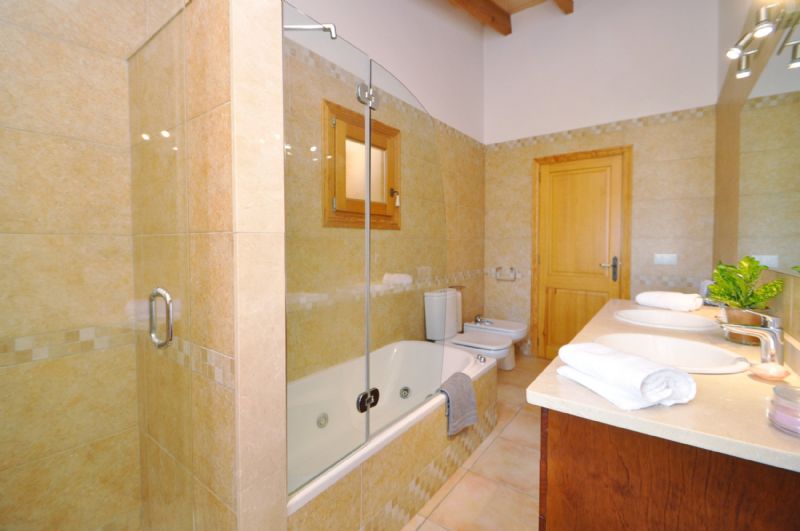 Country houses for Rent in MARIA DE LA SALUT, MAJORCA, Spain