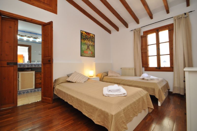 Townhouses for Rent in ALCUDIA, MAJORCA, Spain